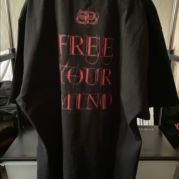 Balenciaga oversized Tshirt - Picture 2 of 4